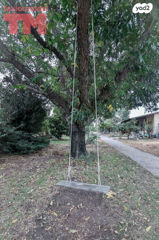 דו משפחתי, עין שמר