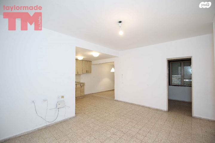 דו משפחתי, עין שמר