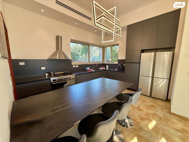 בית פרטי/ קוטג', כחל