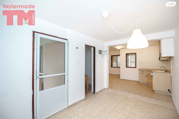 דו משפחתי, עין שמר