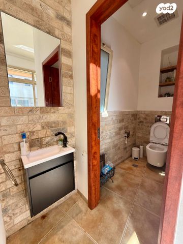 בית פרטי/ קוטג', כחל