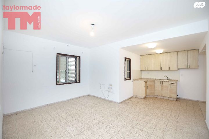 דו משפחתי, עין שמר