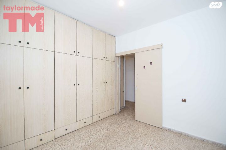 דו משפחתי, עין שמר