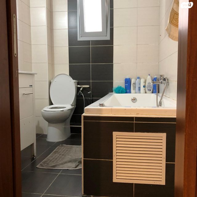 דירה, הרב יעקב לנדא, הפועל המזרחי ג', שיכון ג', בני ברק