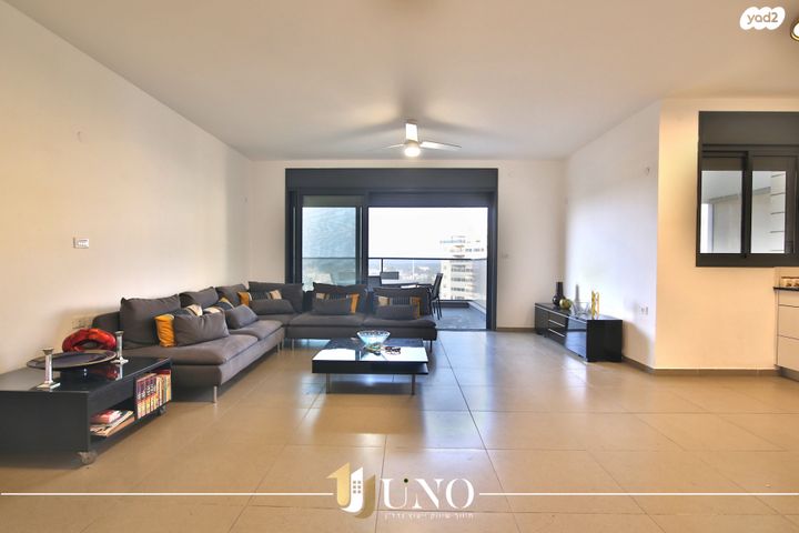 דירה, הברוש 6, נווה גנים, קרית מוצקין