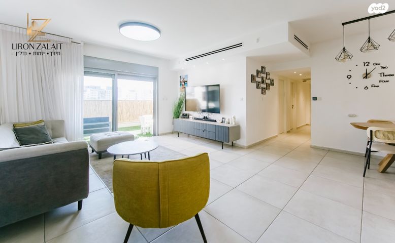 דירה, הרברט סיימון, פסגות אפק, ראש העין