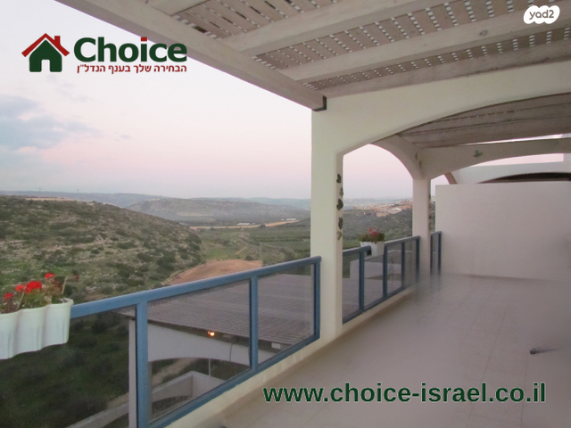 דירת גן, אורנית, אורנית