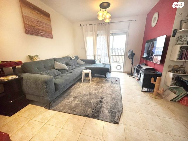 דירה, גבעת אלונים, יקנעם עילית