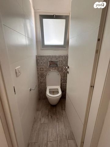 דירה, הרב משולם ראט 4, יסודות, בני ברק