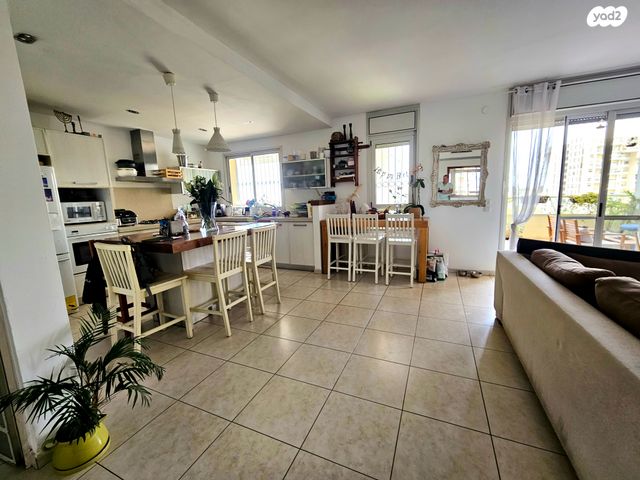 דירה, הרמה 28, גבעת סביון, גני תקווה