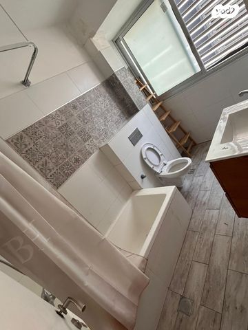 דירה, הרב משולם ראט 4, יסודות, בני ברק