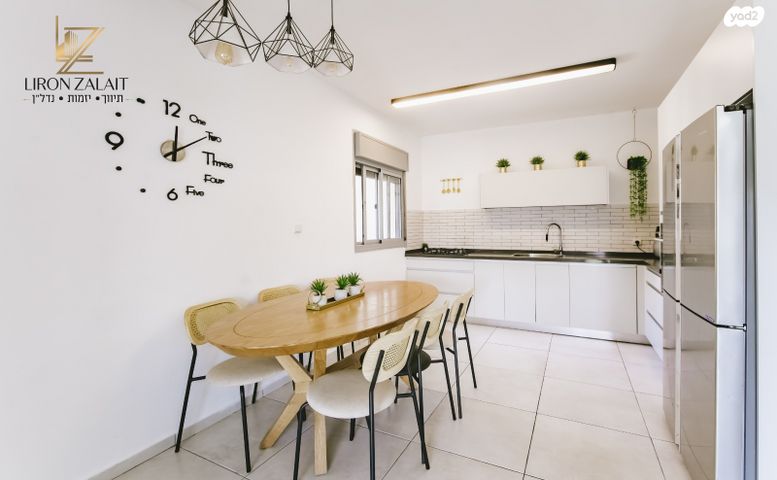 דירה, הרברט סיימון, פסגות אפק, ראש העין