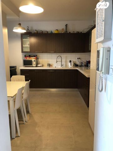 דירה, הרב יעקב לנדא, הפועל המזרחי ג', שיכון ג', בני ברק