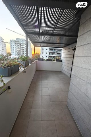 דירה, שדרות הרצל 4, נאות שמיר, יבנה