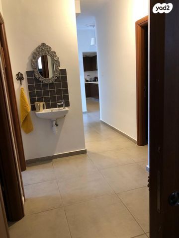 דירה, הרב יעקב לנדא, הפועל המזרחי ג', שיכון ג', בני ברק