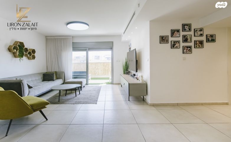 דירה, הרברט סיימון, פסגות אפק, ראש העין