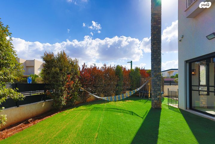 דו משפחתי, צופית, רמת אמיר, קדימה צורן