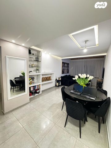 דירה, הרב משולם ראט 4, יסודות, בני ברק