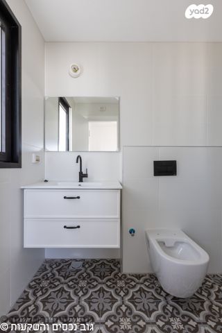 גג/ פנטהאוז, אמנון ליפקין שחק, נוף הטיילת, נתניה