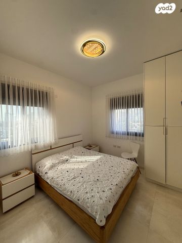 גג/ פנטהאוז, עמישב 1, חברת חשמל, גבעתיים