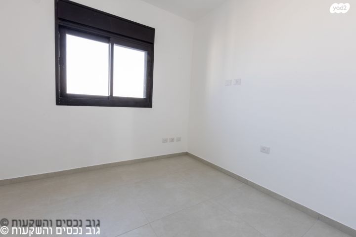 גג/ פנטהאוז, אמנון ליפקין שחק, נוף הטיילת, נתניה