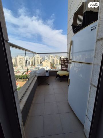 גג/ פנטהאוז, האלוף אהרון יריב, קרית אילון, חולון