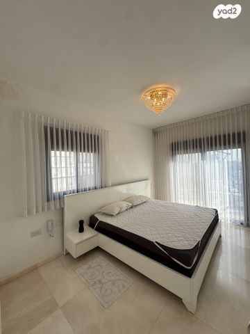 גג/ פנטהאוז, עמישב 1, חברת חשמל, גבעתיים