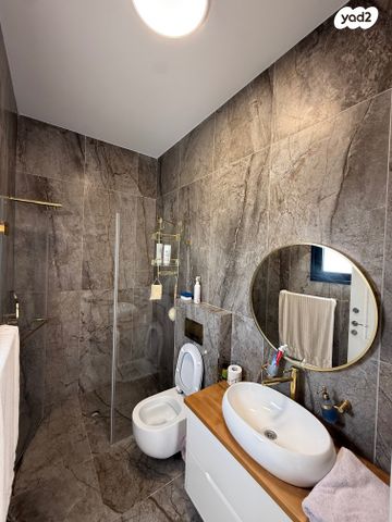 גג/ פנטהאוז, עמישב 1, חברת חשמל, גבעתיים