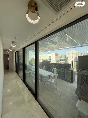 גג/ פנטהאוז, עמישב 1, חברת חשמל, גבעתיים