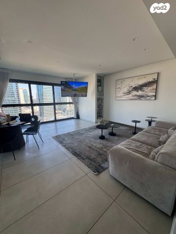 דירה, ניסים אלוני, צמרות איילון, פארק צמרת, תל אביב יפו