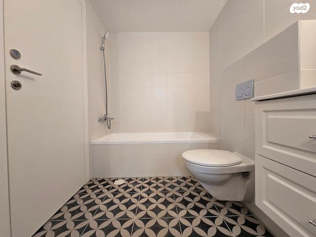 דירה, ש"י עגנון, קרית אונו