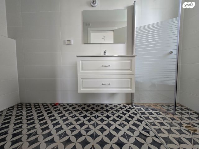 דירה, ש"י עגנון, קרית אונו