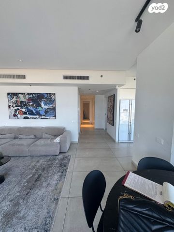 דירה, ניסים אלוני, צמרות איילון, פארק צמרת, תל אביב יפו