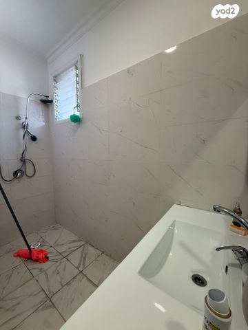 דירה, הרברט סמואל 17, רמב"ם, חדרה