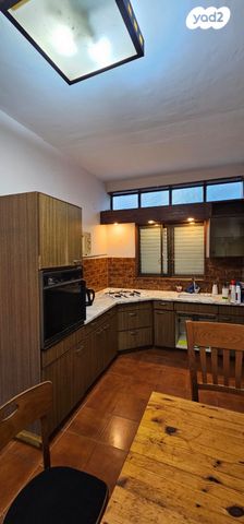 דירה, ביכורים 38, מרכז הכרמל, חיפה