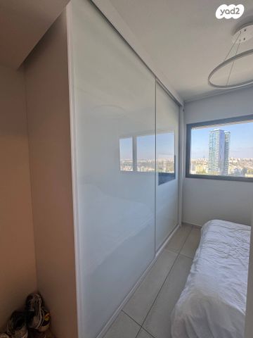 דירה, ניסים אלוני, צמרות איילון, פארק צמרת, תל אביב יפו