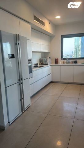 ניסים אלוני 