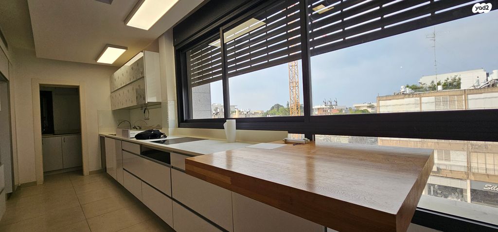 דירה, הרב אוורבוך, הדר, רמת השרון