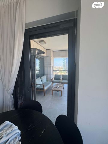 דירה, ניסים אלוני, צמרות איילון, פארק צמרת, תל אביב יפו