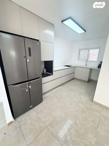 שדרות רוברט סולד 26