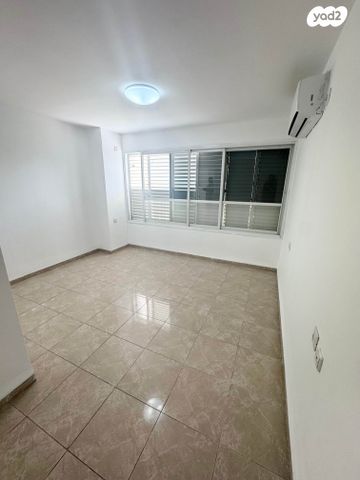 דירה, שדרות רוברט סולד 26, קרית ים  א', קרית ים