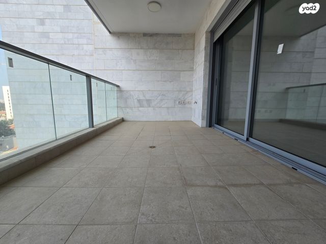 דירה, ש"י עגנון, קרית אונו