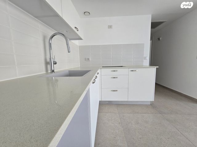 דירה, ש"י עגנון, קרית אונו