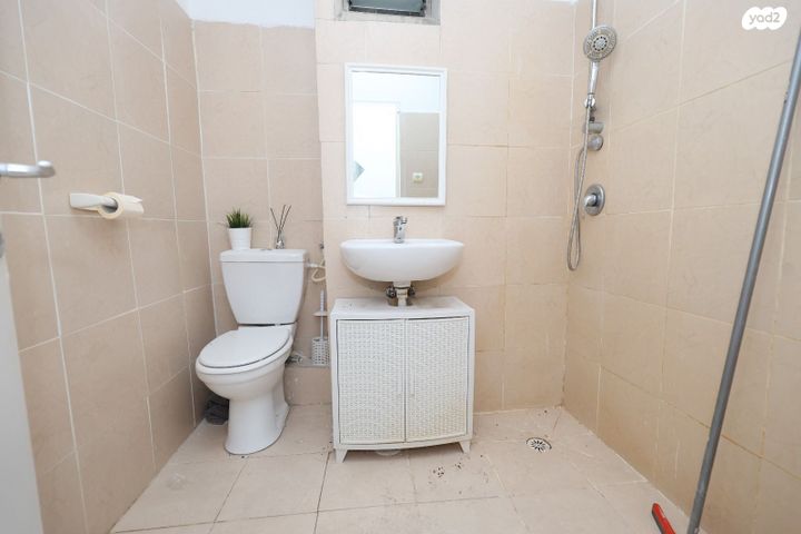 דירה, שמעון בר גיורא, באר שבע