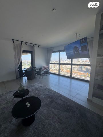 דירה, ניסים אלוני, צמרות איילון, פארק צמרת, תל אביב יפו