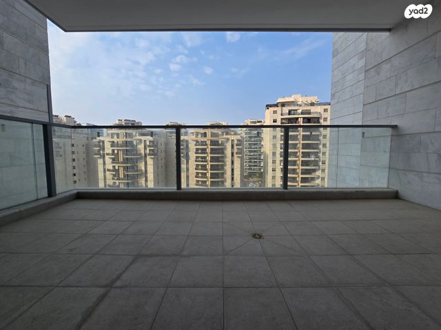 דירה, ש"י עגנון, קרית אונו