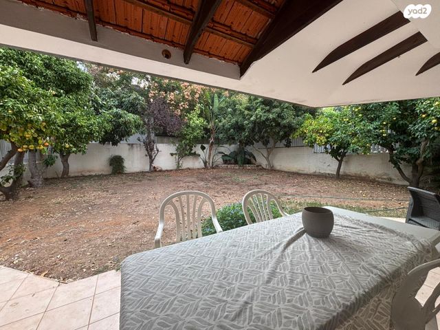 דו משפחתי, פרדסיה