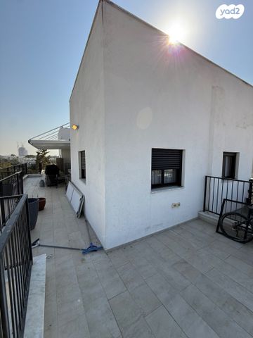 גג/ פנטהאוז, עמישב 1, חברת חשמל, גבעתיים