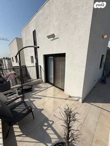 גג/ פנטהאוז, עמישב 1, חברת חשמל, גבעתיים