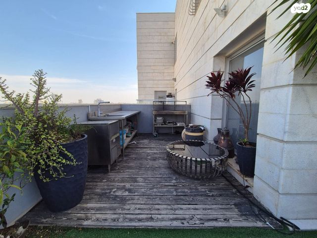 גג/ פנטהאוז, האלוף אהרון יריב, קרית אילון, חולון